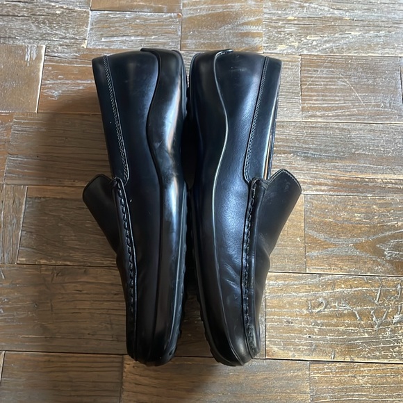 Tod's Classic Leather Slip On Loafers🖤 - Picture 7 of 14